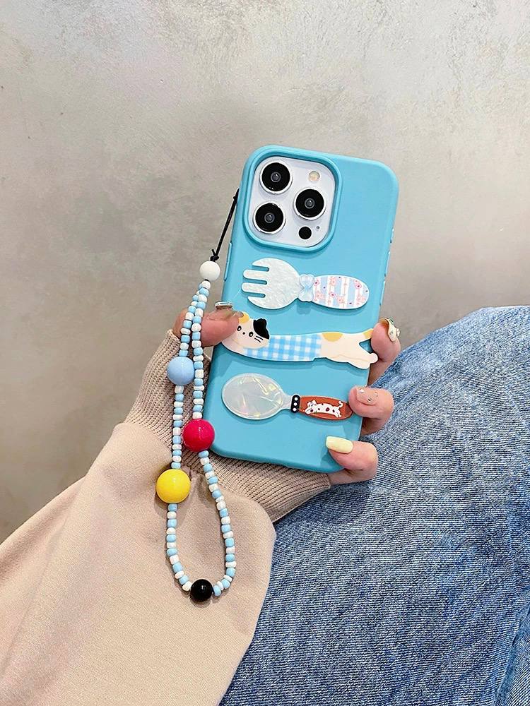 قاب مدل مینیمال گربه لباس آبی آویز دار مناسب برای گوشی آیفون iPhone ۱2 promax  کد Tor-۱